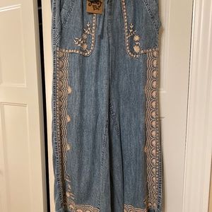 Embroidered pocket pant